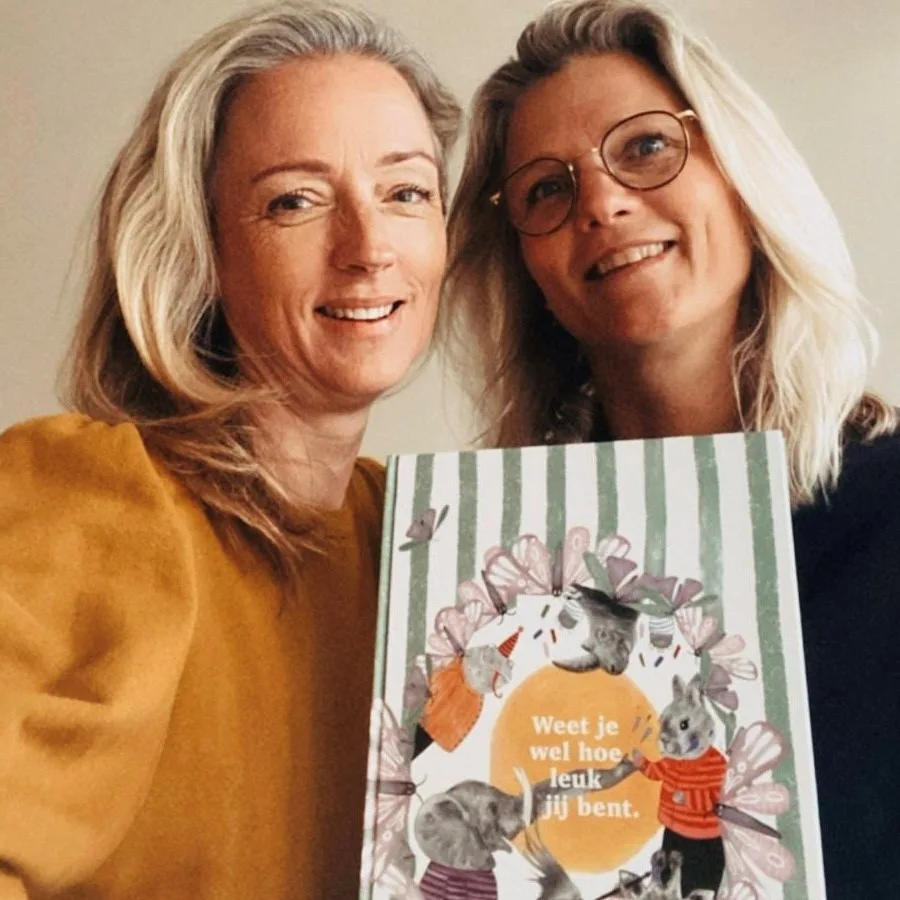 foto-aankondiging-voorleesboek-weet-je-wel-hoe-leuk-jij-bent Ons voorleesboek Weet je wel hoe leuk jij bent is bijna klaar! Geschreven en geïllustreerd door Juliette de Wette, naar een idee van de ZIJ foundation. ZIJ maakt het verschil